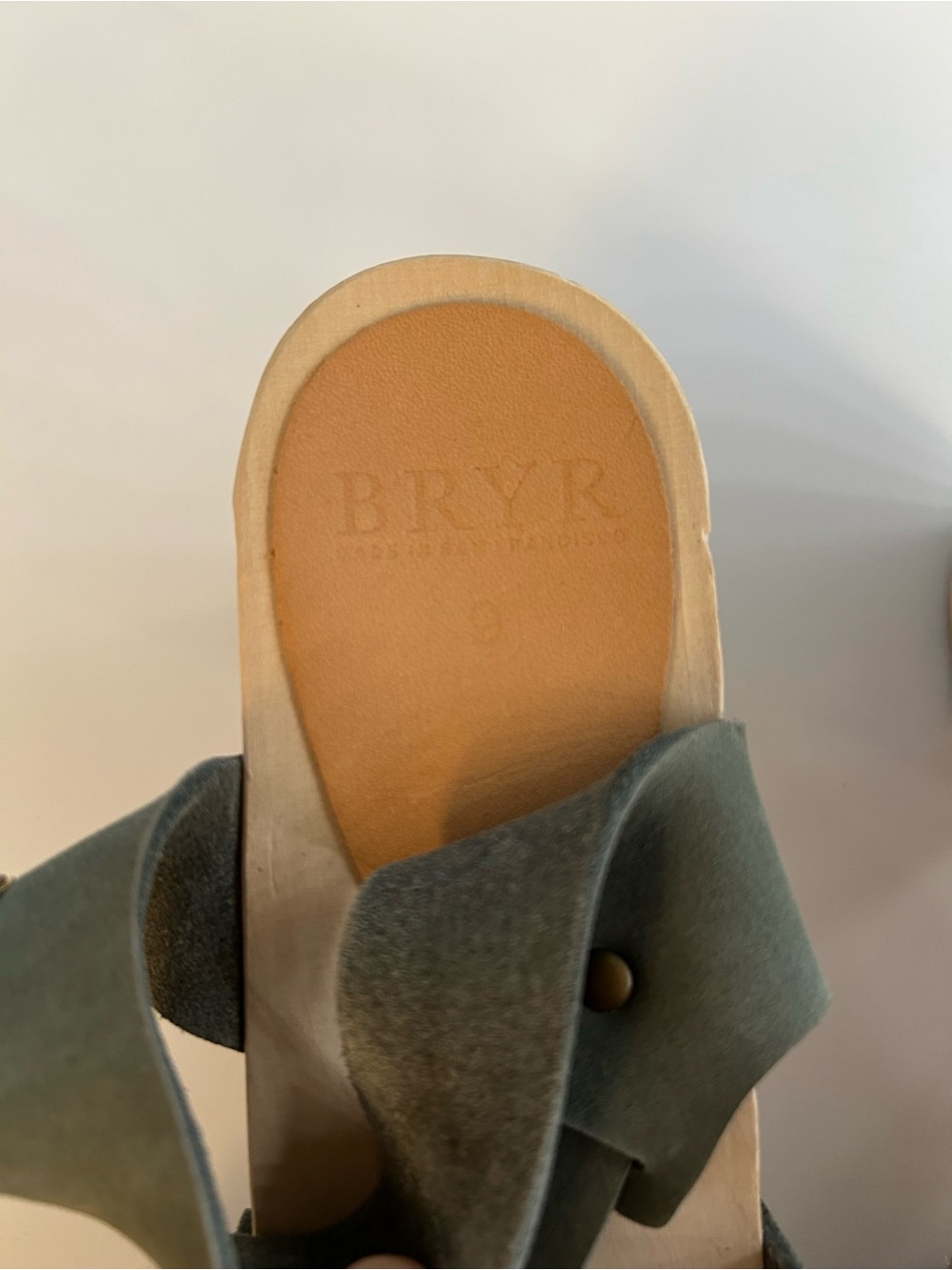 BRYR New Women’s Size 39/9 Emma Cross Toe Clogs - Picture 5 of 8